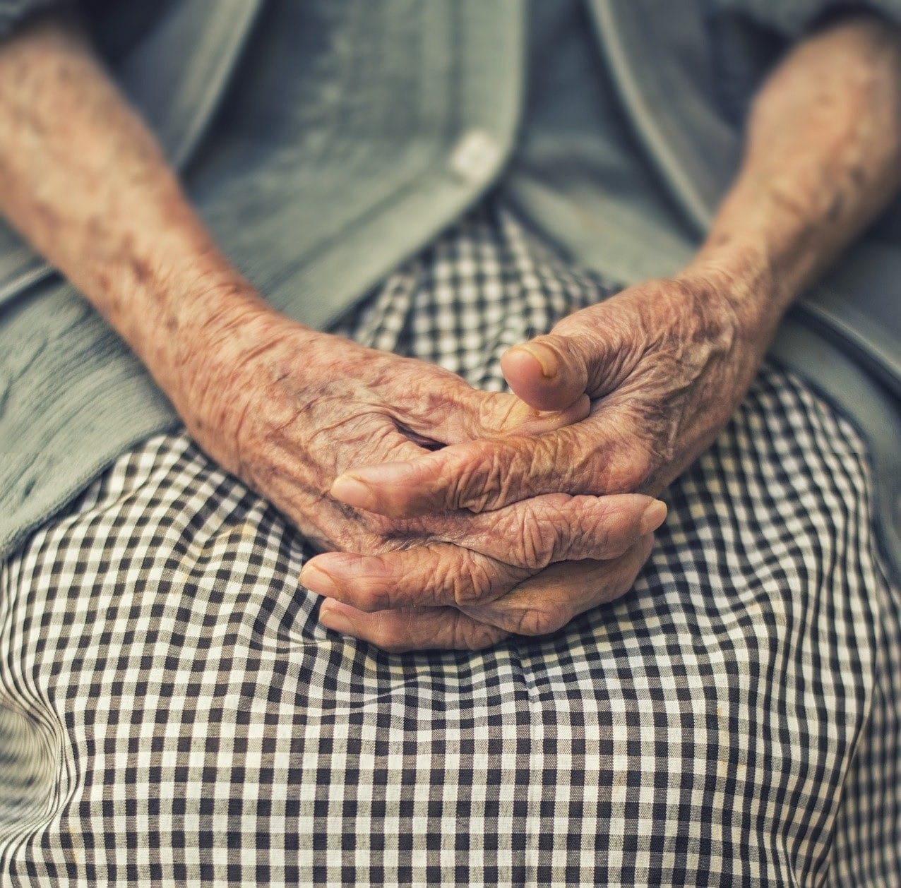 Hands of an elderly woman; featured image for podcast episode "Can we stop ageing?"