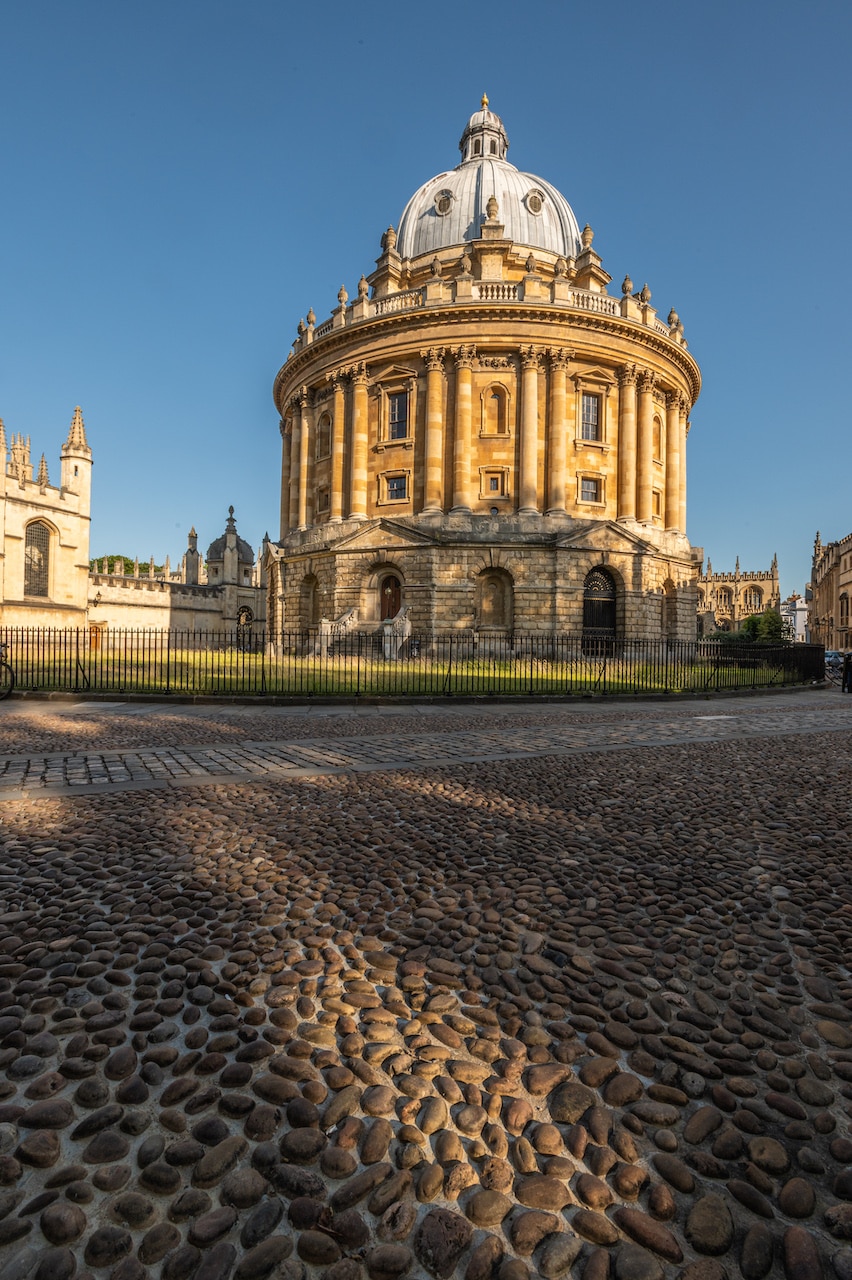 Oxford support. Оксфорд. Оксфорд университет. Как выглядит Оксфорд. Оксфорд университет фото.