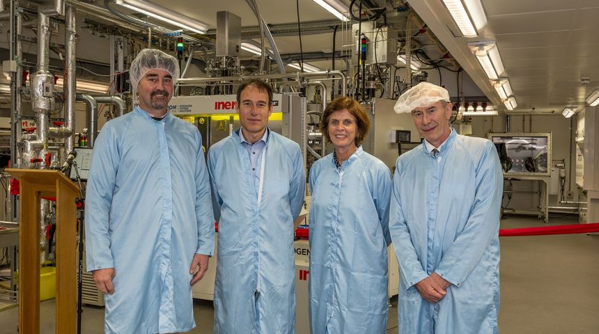 (From left to right) Professor Henry Snaith, Professor Moritz Riede, Professor Dame Louise Richardson (Vice-Chancellor of the University of Oxford), and Professor Ian Shipsey (Head of the Department of Physics). Image credit: Stuart Bebb.