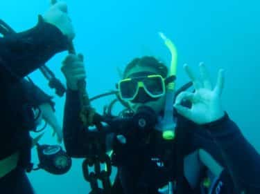 Photo of Lauren Rudd scuba-diving