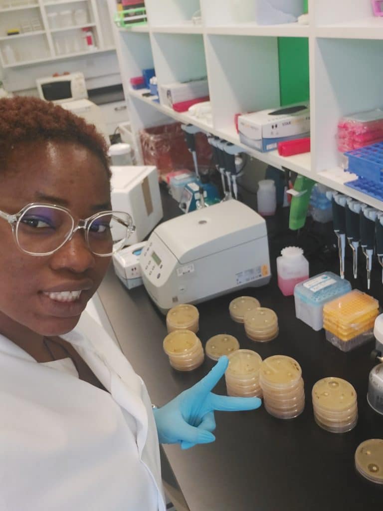 Chinenye Akpulu in the lab