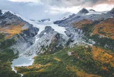 Image of a retreating glacier.